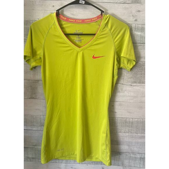 Nike Pro Women Dri-Fit Fitted Tee Green Size Small Active Wear - Picture 1 of 4